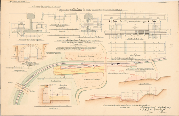 Ein altes Buch mit einer detaillierten Zeichnung einer Eisenbahnschiene, umgeben von Text und anderen Illustrationen, das einen Überblick über ein Eisenbahnnetz bietet.