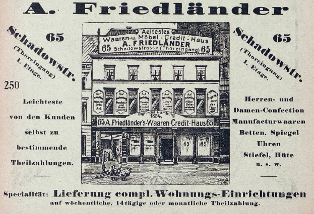 Schwarz-weiß-Fotografie einer alten Reklame für einen Friedländer-Laden in Deutschland, die ein Gebäude mit Text auf der Fassade zeigt.