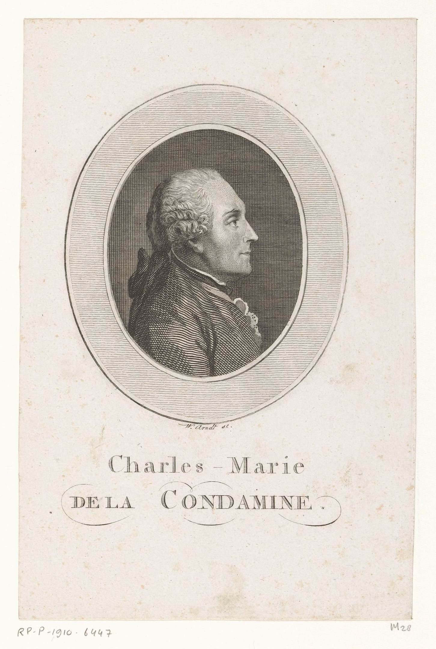 Porträt von Charles Marie de la Condamine, einem französischen Komponisten, in einem weißen Hemd und schwarzer Fliege mit gefalteten Händen, ernstem Gesichtsausdruck und konzentriertem Blick.
