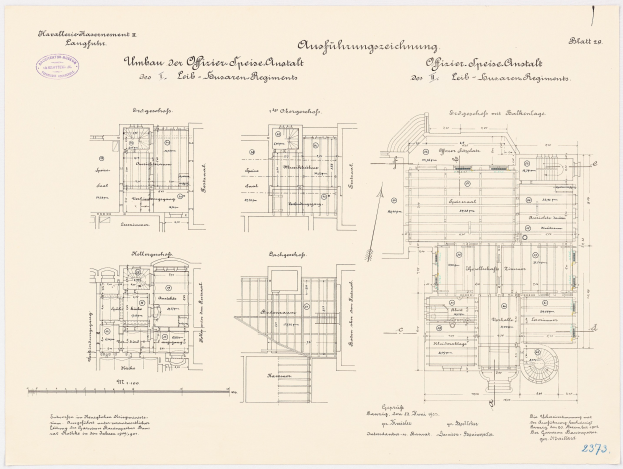 Schwarz-weißer Architekturgrundriss des ehemaligen Bundeskanzleramts, der detaillierte Layouts und Anmerkungen zeigt.