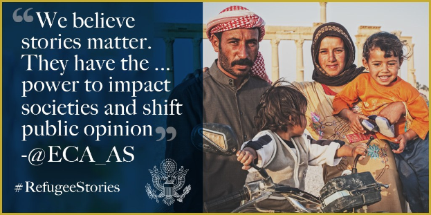 Ein Plakat mit einem Mann, einer Frau und zwei Kindern, die rechts lächeln, sowie Text und einem Logo links, das lautet "Wir glauben, dass Geschichten wichtig sind, sie haben die Kraft, Gesellschaften zu beeinflussen und öffentliche Meinungen zu verschieben @ECA AS".