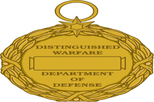Goldmedaille mit dem Text "Verdienstvolle Kriegsabteilung des Verteidigungsministeriums" auf einem weißen Hintergrund.