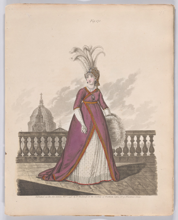 Frau in einem purpur-weißen Federkleid, die an einem Geländer mit einem Gebäude und Wolken im Hintergrund steht, beschriftet mit "Fashion of New York, New York Street, 1790."