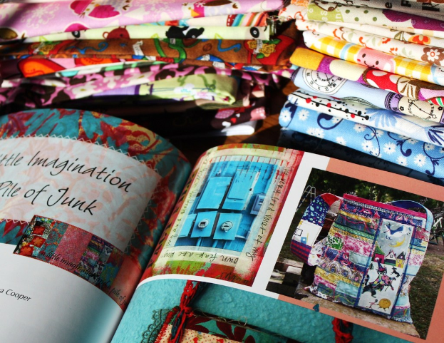 Ein einziges Buch mit schlichter Hülle.