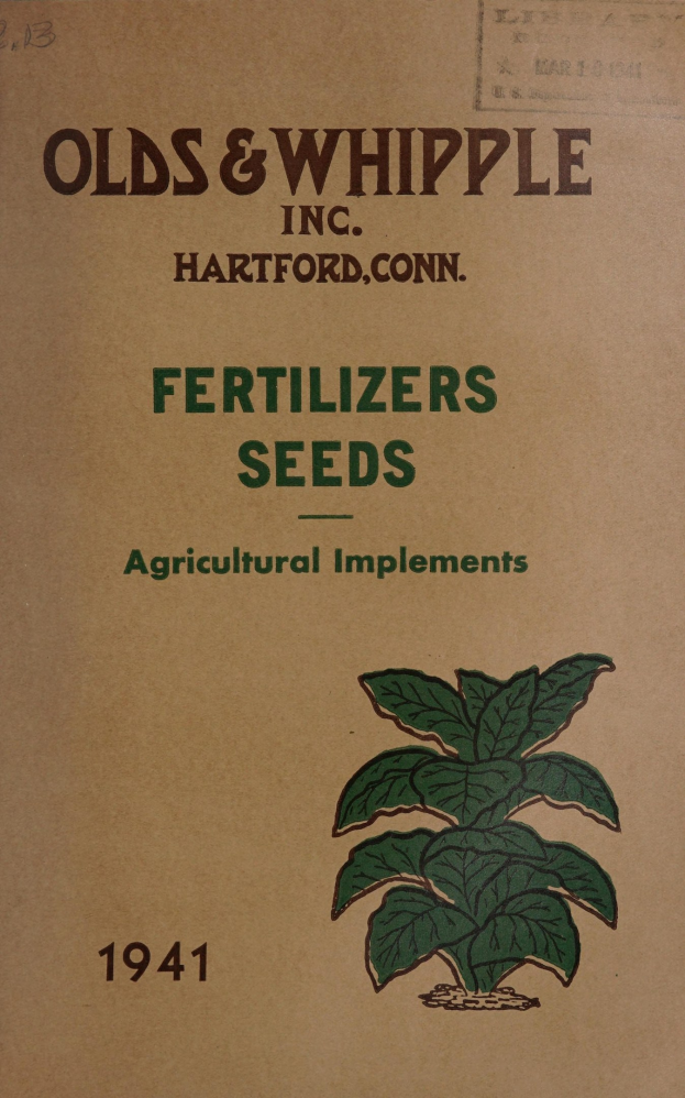 Ein altes Buch mit einem Umschlag, der eine üppige grüne Pflanzenillustration und eine fette Schrift mit der Aufschrift "Düngemittel Samen Landmaschinen 1941" zeigt, umgeben von einem weißen Rand.