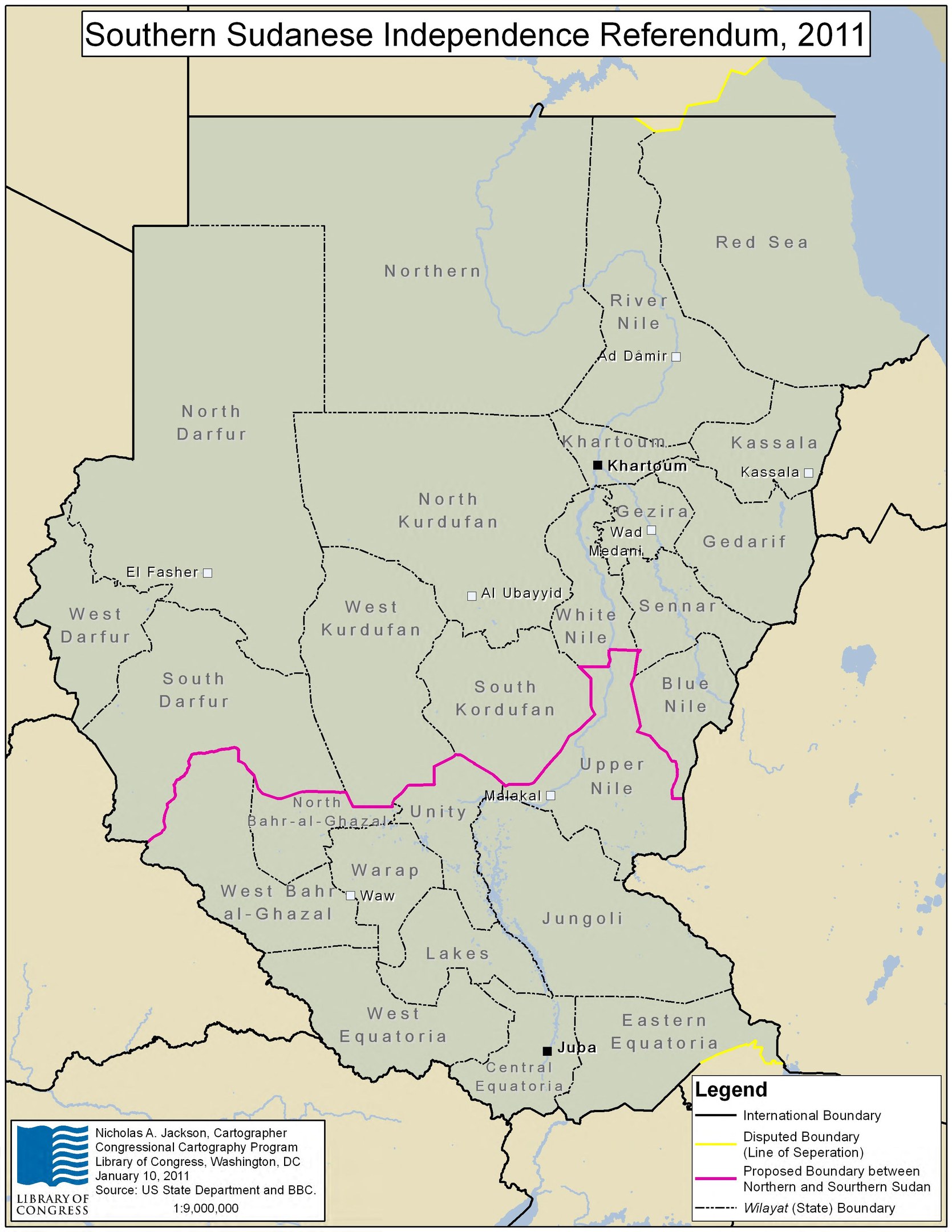 Bunte Karte des Südsudanesischen Unabhängigkeitsreferendums 2011 mit erklärendem Text auf einem Plakat.