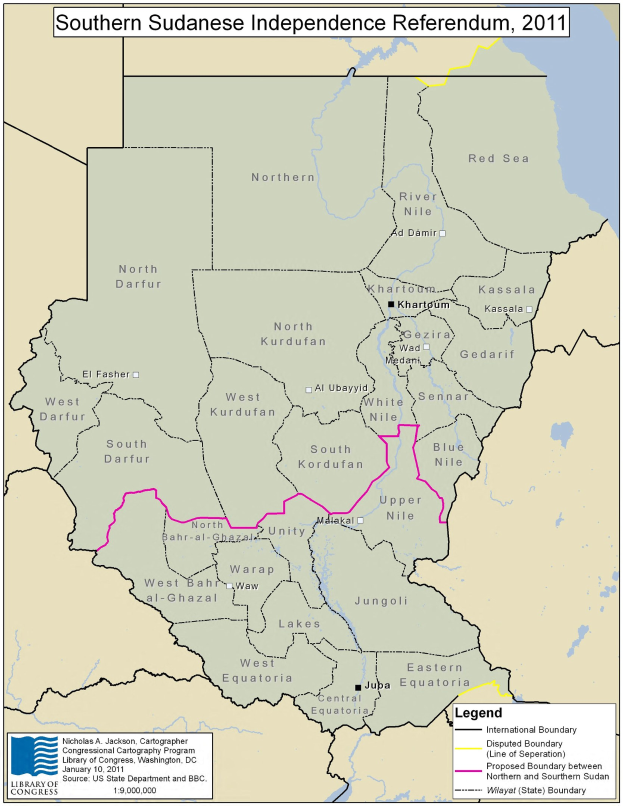 Bunte Karte des Südsudanesischen Unabhängigkeitsreferendums 2011 mit erklärendem Text auf einem Plakat.