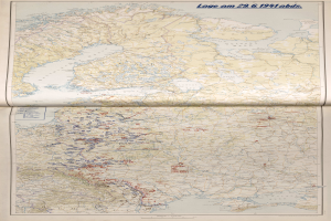 Ein altes Buch mit einer detaillierten Karte von Europa, die geografische Merkmale wie Flüsse, Berge und Städte zeigt, mit begleitendem Text, der zusätzliche Informationen bietet.