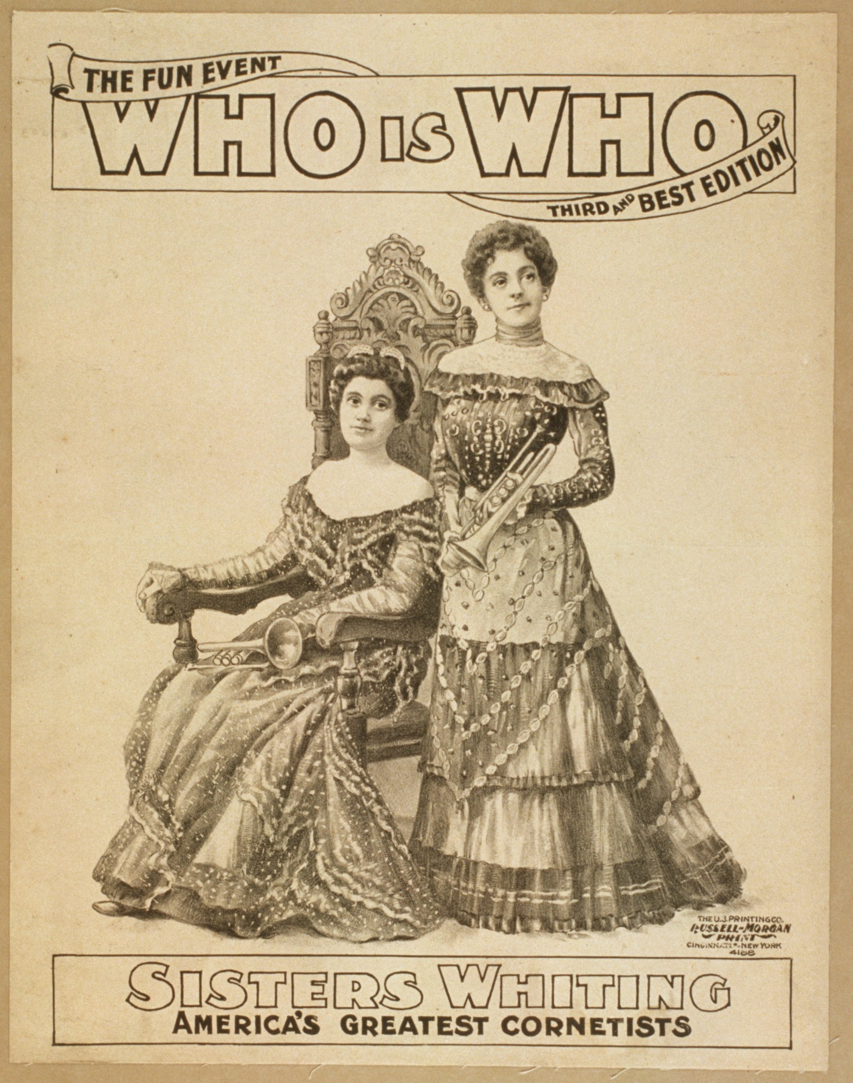 Zwei Frauen, eine sitzend und eine stehend, beide in Kleidern, mit Text oben und unten, der 'Wer ist Wer: Schwestern Whiting, Americas größte Cornetistinnen' lautet.