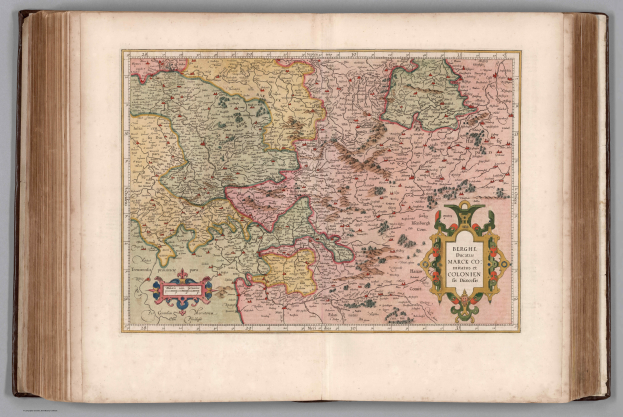 Ein aufgeschlagenes Buch mit einer detaillierten Deutschlandkarte und begleitendem Text.