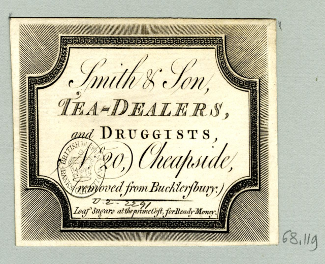 Schwarz-weißes Bild eines Papiers mit gedrucktem Text, der "Smith & Son Tea Dealers, and Drugists, 20 Cheapside" lautet.