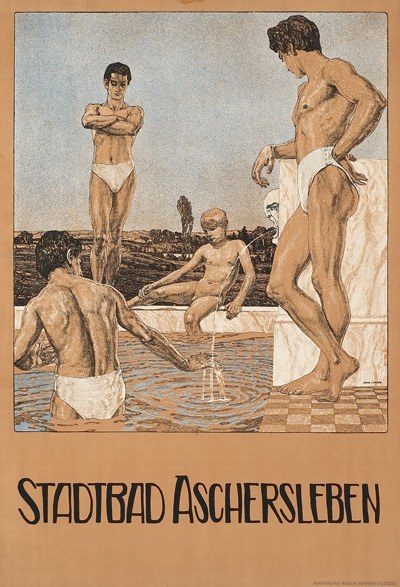 Gruppe von Menschen, die im Schwimmbad in Aschersleben, Deutschland, stehen und sitzen.