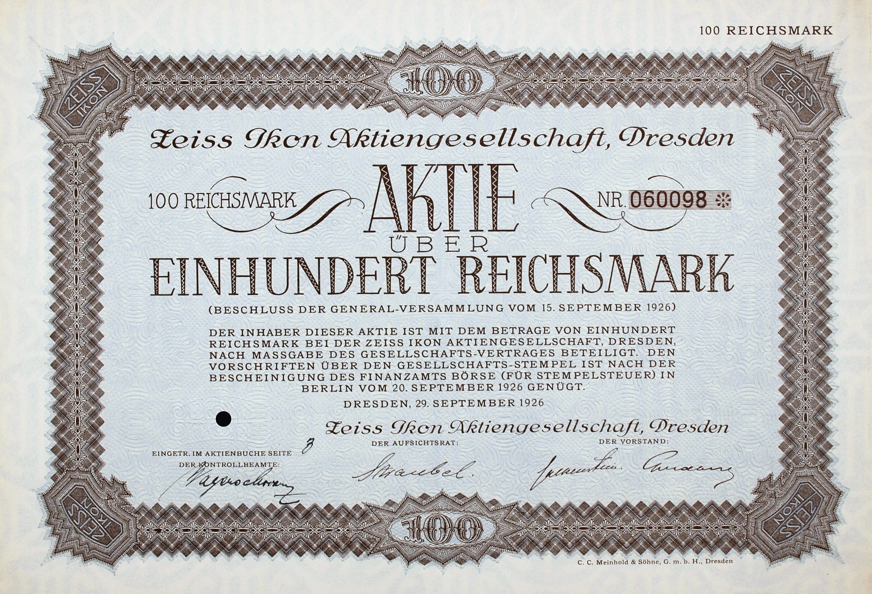 Altes deutsches Aktienzertifikat mit der Aufschrift "Aktie über Einhundert Reichmark", das einen Wert von 100 Reichmark angibt, mit schwarzem Rand und gedrucktem Text.