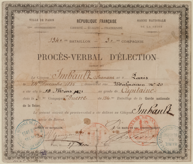 Ein altes Dokument, wahrscheinlich ein Stimmzettel, mit Text und zwei Stempeln darauf.