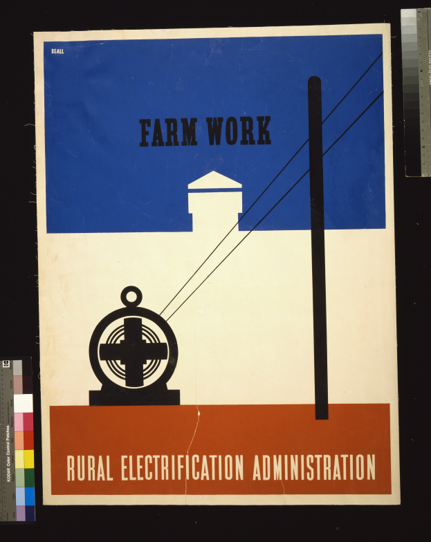 Ein Plakat mit fetter, schwarzer Schrift, die "Farm Work Rural Electricity Administration" auf einem weißen Hintergrund liest, von einem schmalen schwarzen Rand eingerahmt, mit einer Grafik eines Bauernhofs mit einem Traktor und einem Stall im Hintergrund.