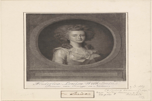 Ein Porträt von Friedrich Ludwig Wilhelmina, einer jungen Frau mit lockigen Haaren, die zu einem Dutt gebunden sind, in einem weißen Kleid mit einem blauen Schal, die zur Seite schaut und einen sanften Ausdruck hat.