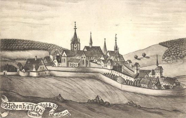 Schwarze und weiße Zeichnung einer Stadt mit einem zentralen Schloss, umgeben von Häusern, Bäumen, Hügeln und einem Himmel, mit dem Wort "Bayerisch" unten.