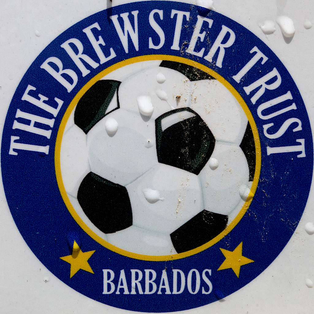 Ein Fußball-Logo mit zwei Sternen und Text darunter.