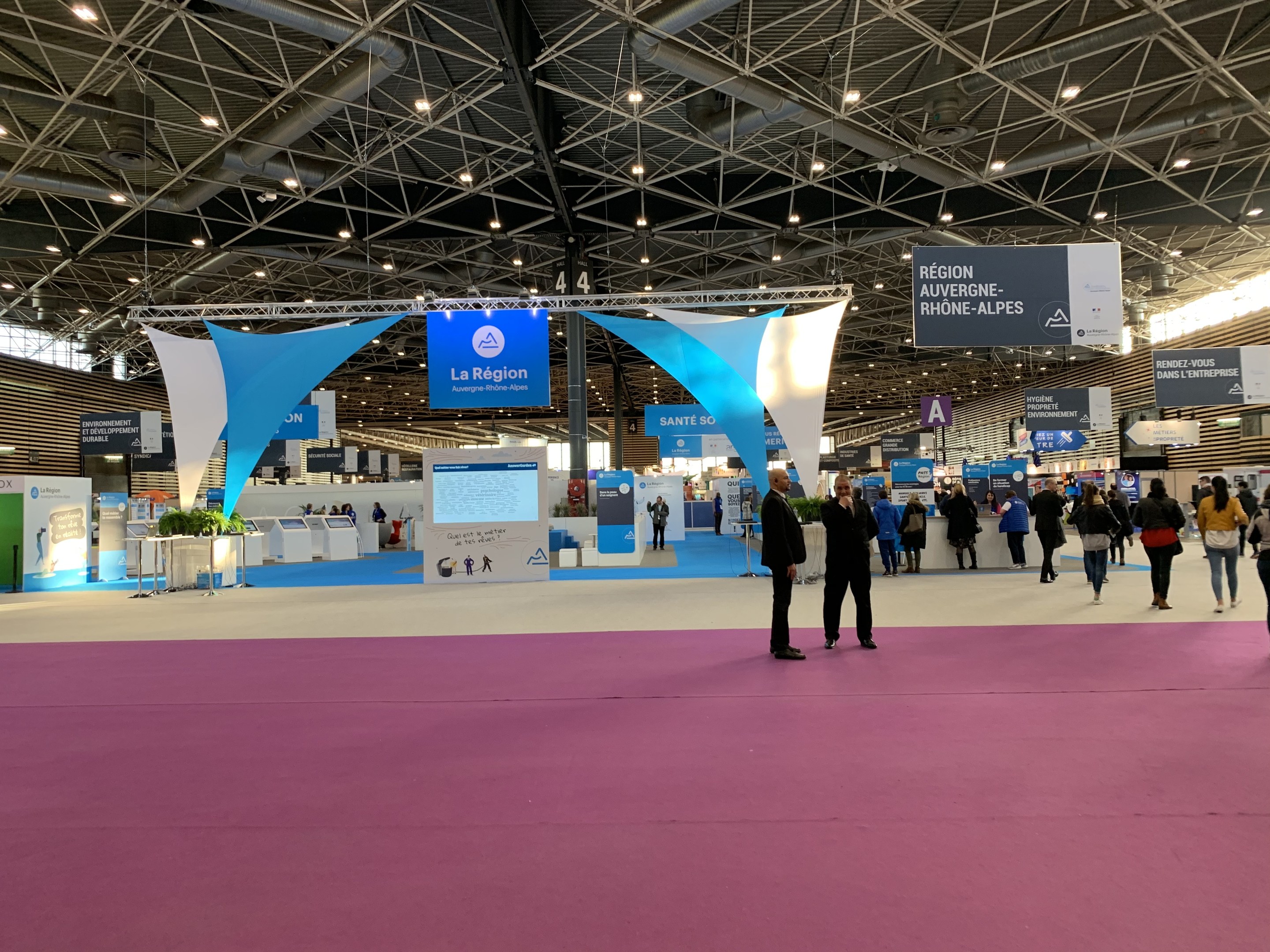 HZA-RO: Uhren und Schmuck, sogar ein populärer Küchenhelfer unterm HammerZOLL beim Bad Reichenhaller Stadtfest mit öffentlicher Auktion und Hundeschau