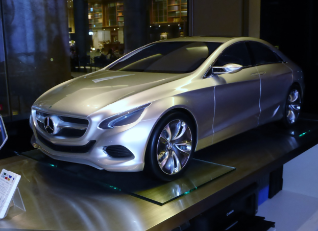 Mercedes-Benz kündigt neue digitale Dienste für 2017 an