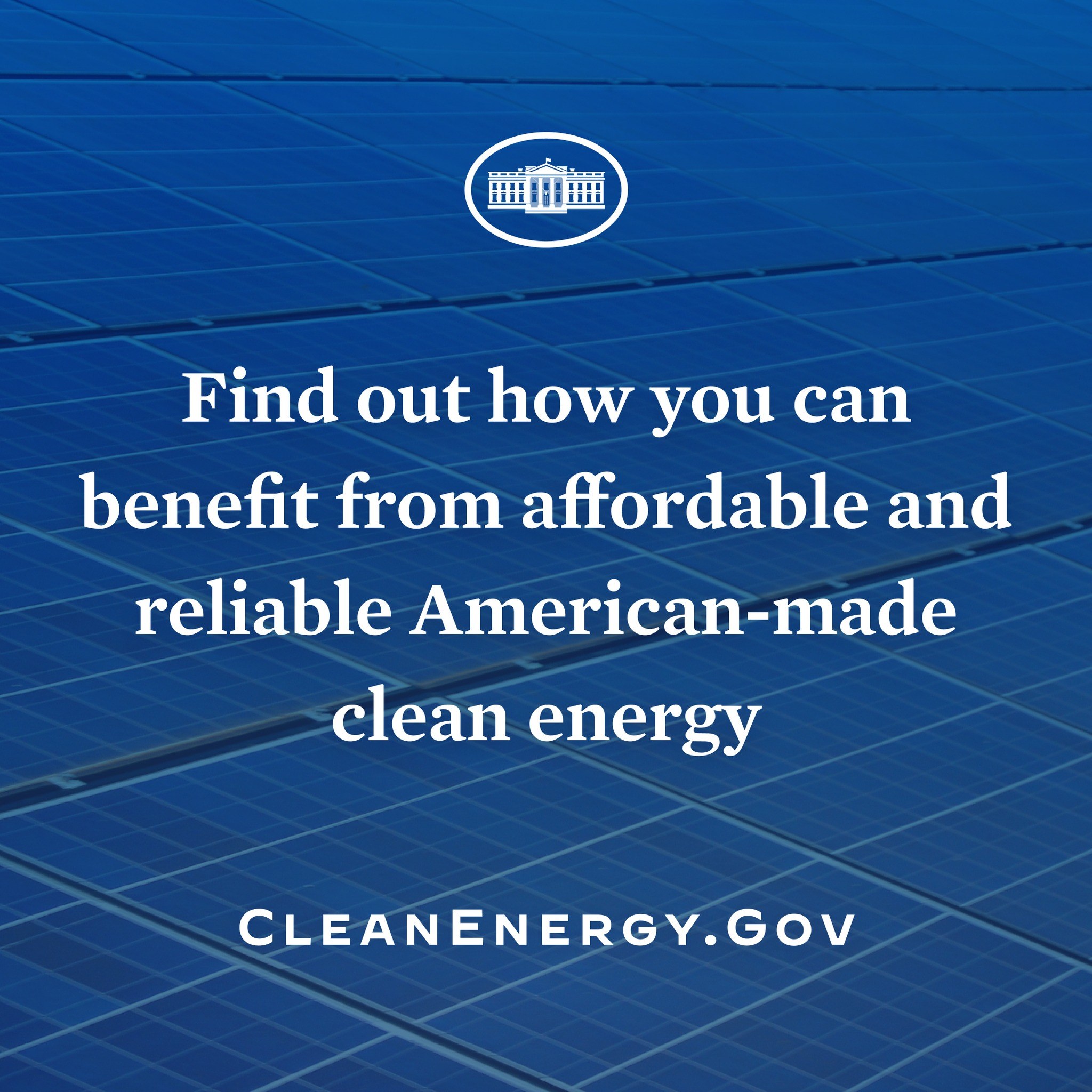 Plakat mit einem blauen Kreis-Logo mit einer weißen Umrandung und einem Stern, weißer zentrierter Text, der "Finden Sie heraus, wie Sie von erschwinglicher und zuverlässiger amerikanischer Made Clean Energy profitieren können", auf einem hellblauen Hintergrund.