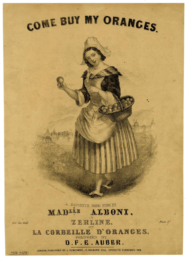 Eine Frau steht mit einem überquellenden Korb voller leuchtend orangefarbener Orangen, vor sich ein handgeschriebenes Schild mit der Aufschrift "Kaufen Sie meine Orangen", ihr Haar ist ordentlich zurückgebunden und sie hat einen warmen Gesichtsausdruck.