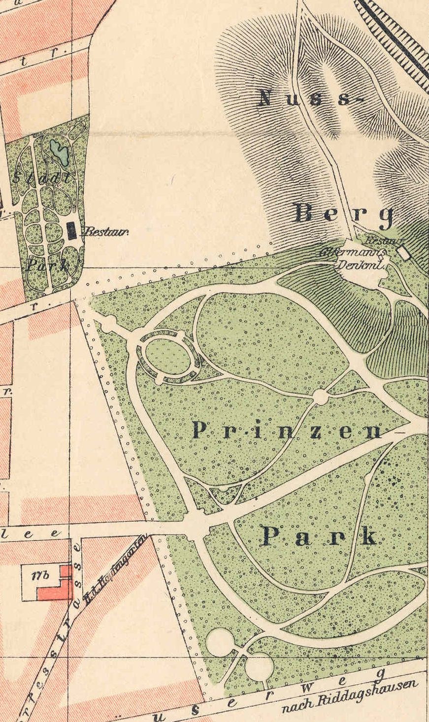 Ausführliche alte Karte von Berlin, Deutschland, die den Standort eines Parks mit Straßen, Sehenswürdigkeiten und zusätzlichen Parkinformationen markiert.